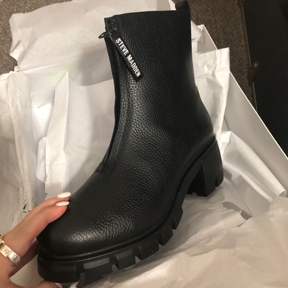 BRAND NEW Steve Madden booties - Picture 1 of 7